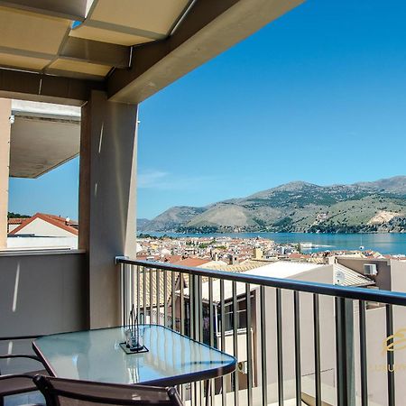 Emily'S Luxury Apartments Аргостолион Экстерьер фото