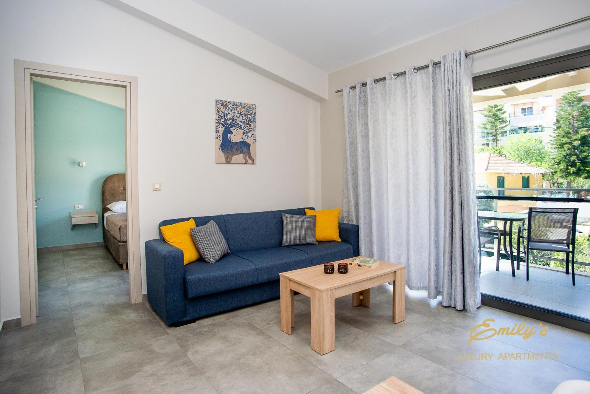 Emily'S Luxury Apartments Аргостолион Экстерьер фото