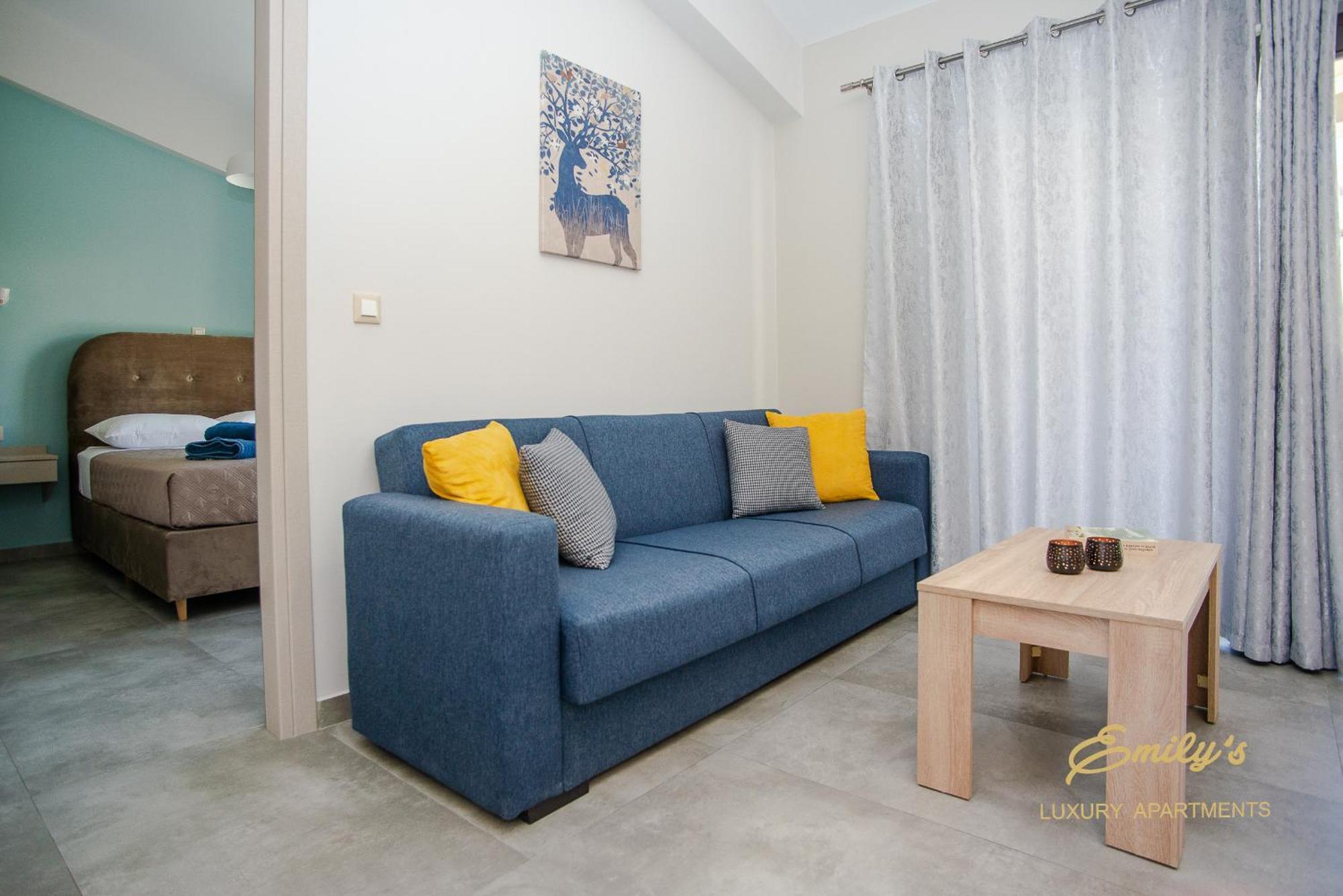 Emily'S Luxury Apartments Аргостолион Экстерьер фото