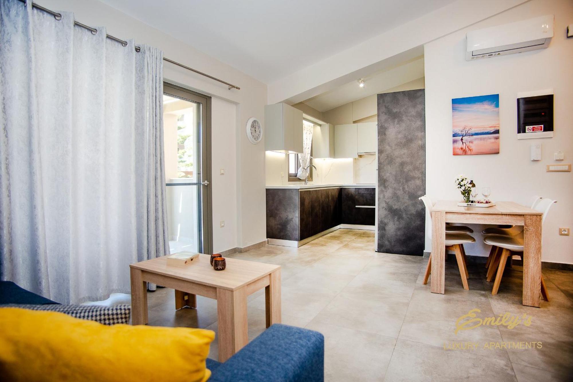 Emily'S Luxury Apartments Аргостолион Экстерьер фото