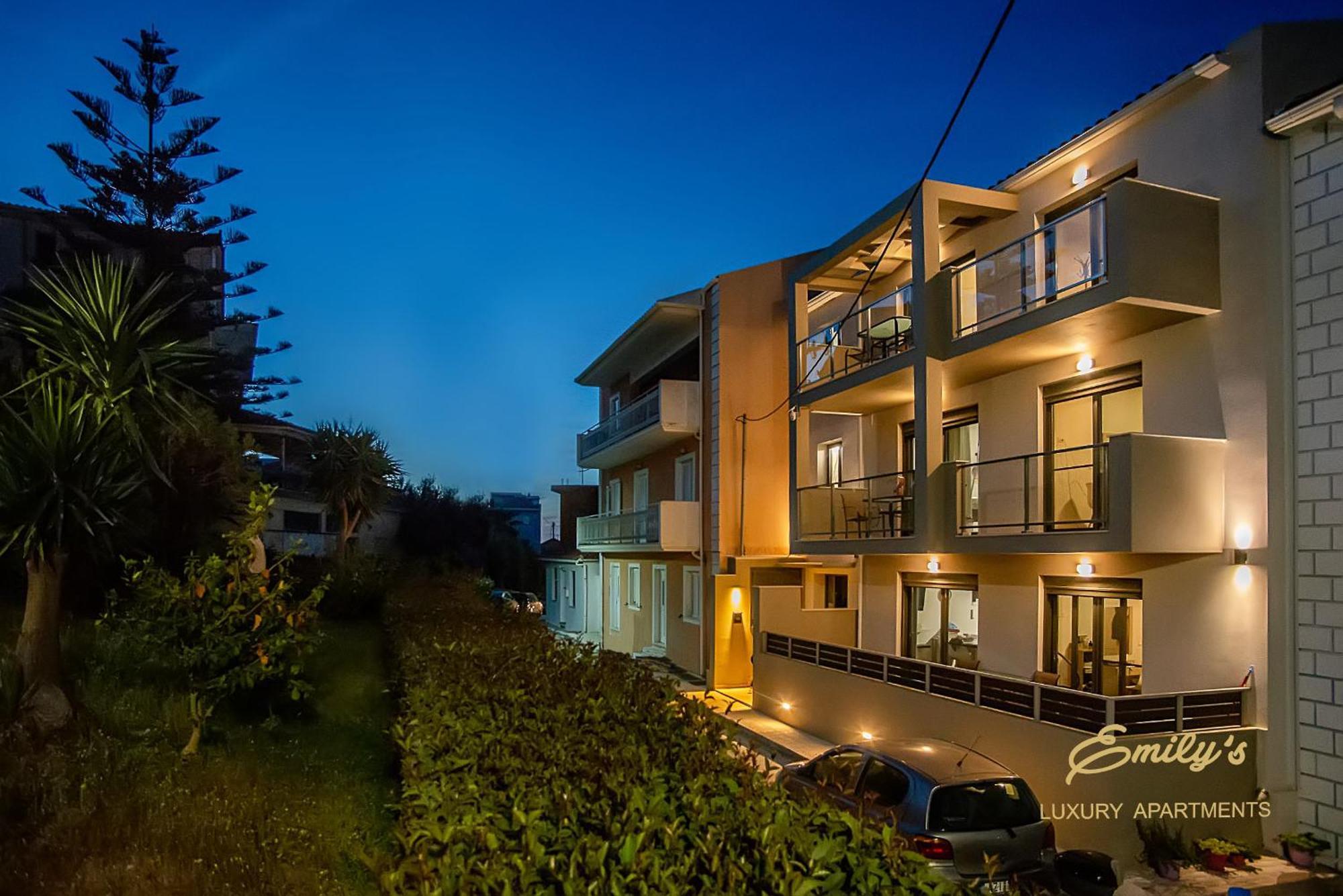 Emily'S Luxury Apartments Аргостолион Экстерьер фото