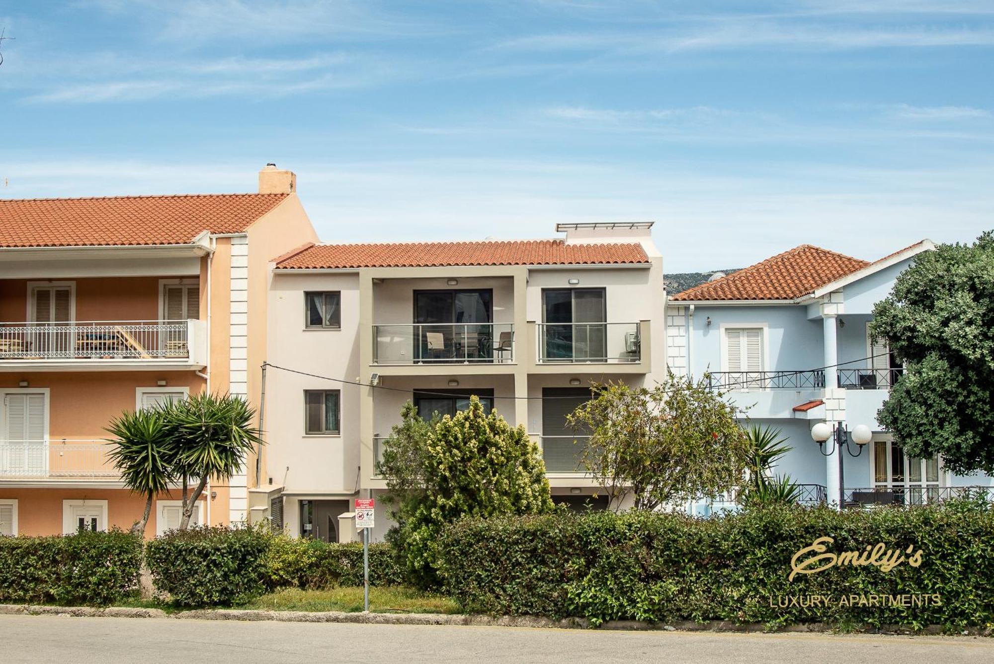 Emily'S Luxury Apartments Аргостолион Экстерьер фото