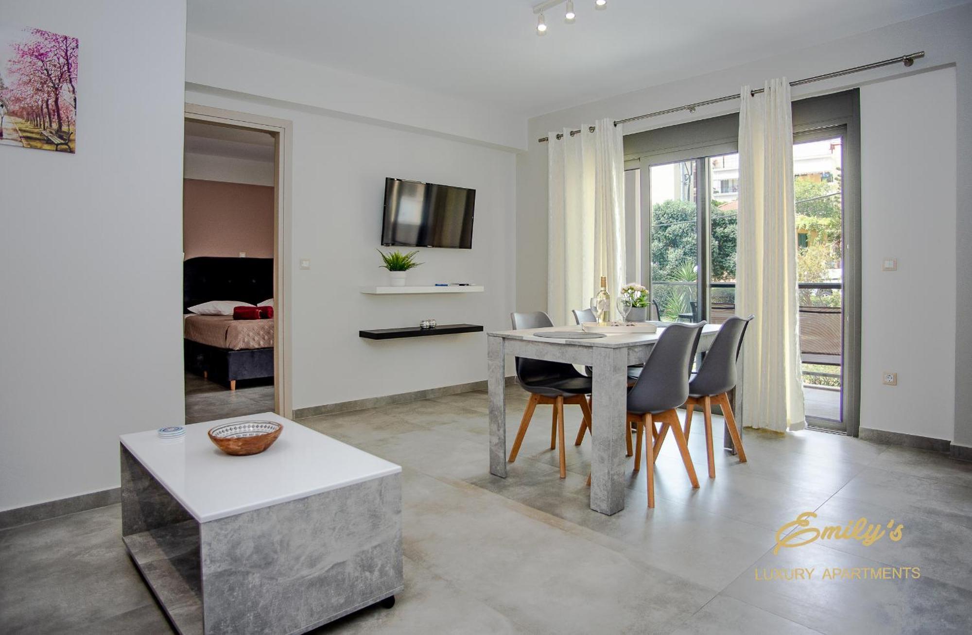 Emily'S Luxury Apartments Аргостолион Экстерьер фото