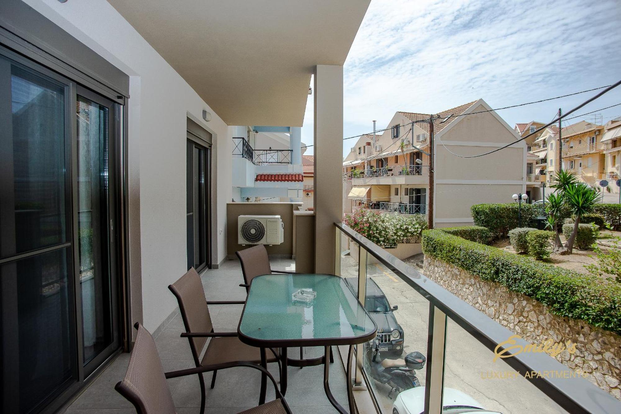 Emily'S Luxury Apartments Аргостолион Экстерьер фото