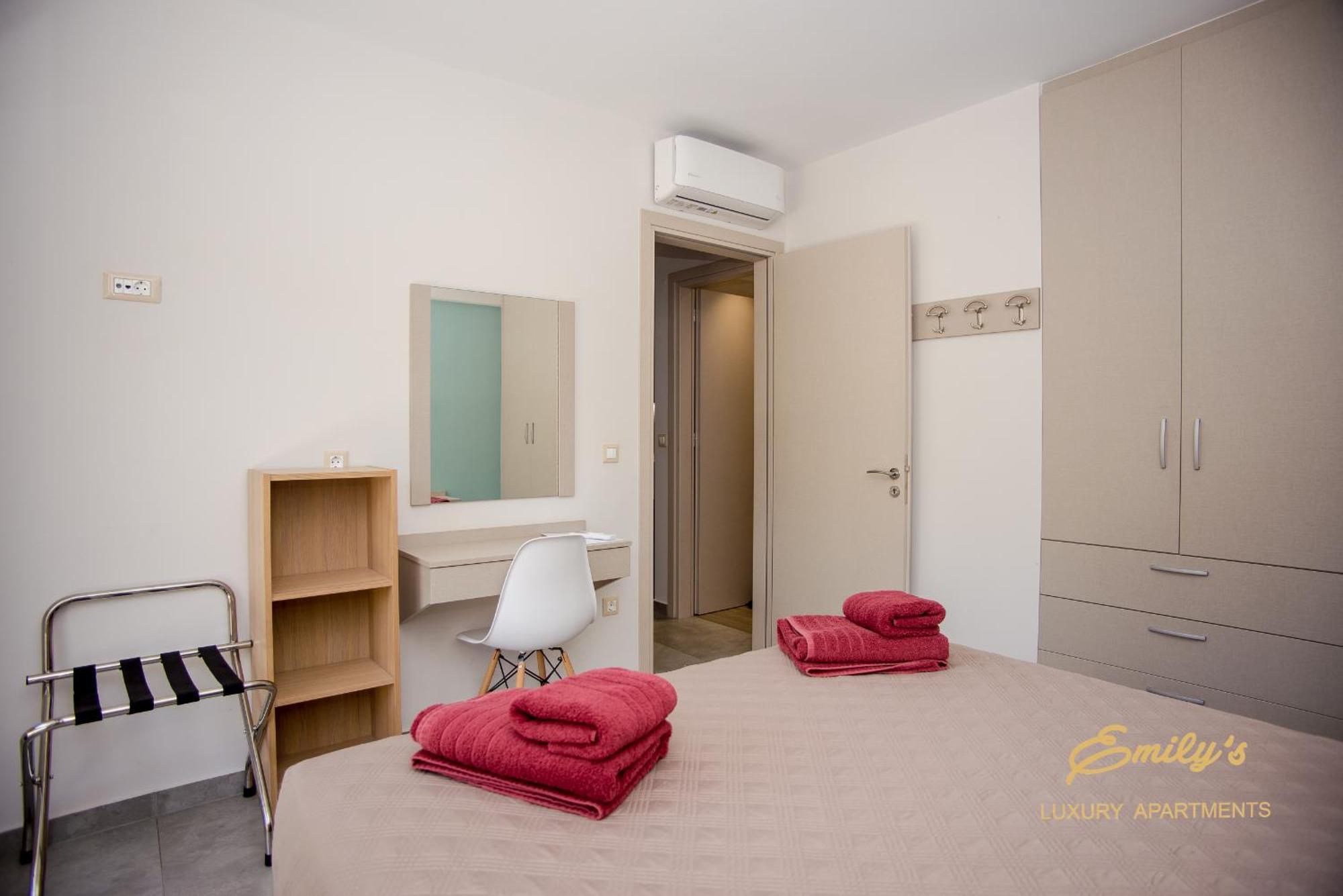 Emily'S Luxury Apartments Аргостолион Экстерьер фото