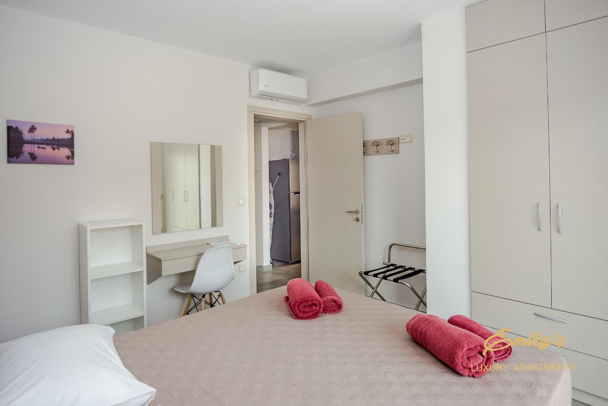 Emily'S Luxury Apartments Аргостолион Экстерьер фото