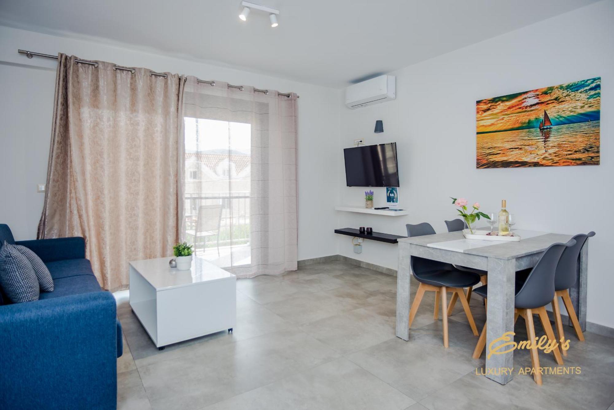 Emily'S Luxury Apartments Аргостолион Экстерьер фото