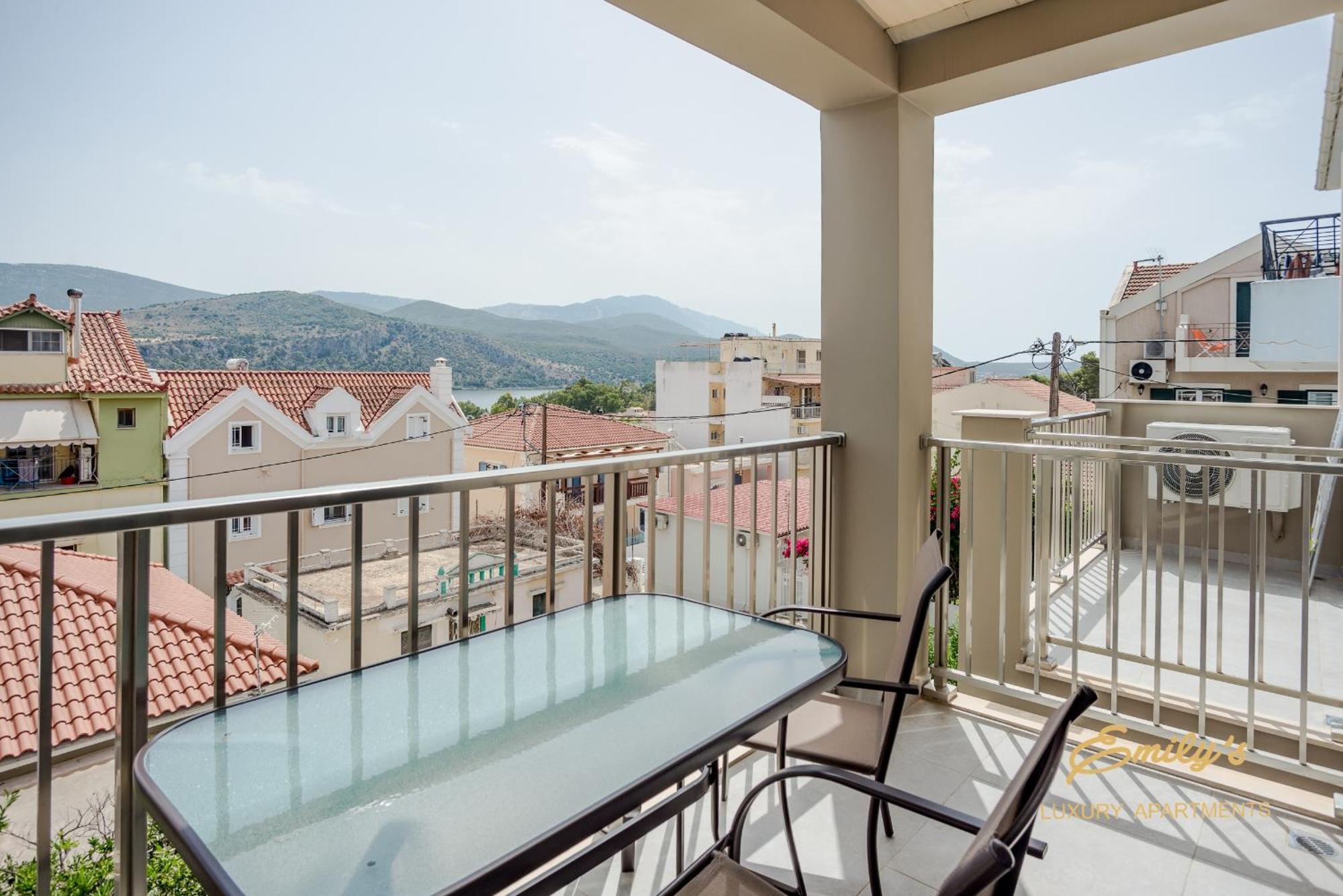 Emily'S Luxury Apartments Аргостолион Экстерьер фото