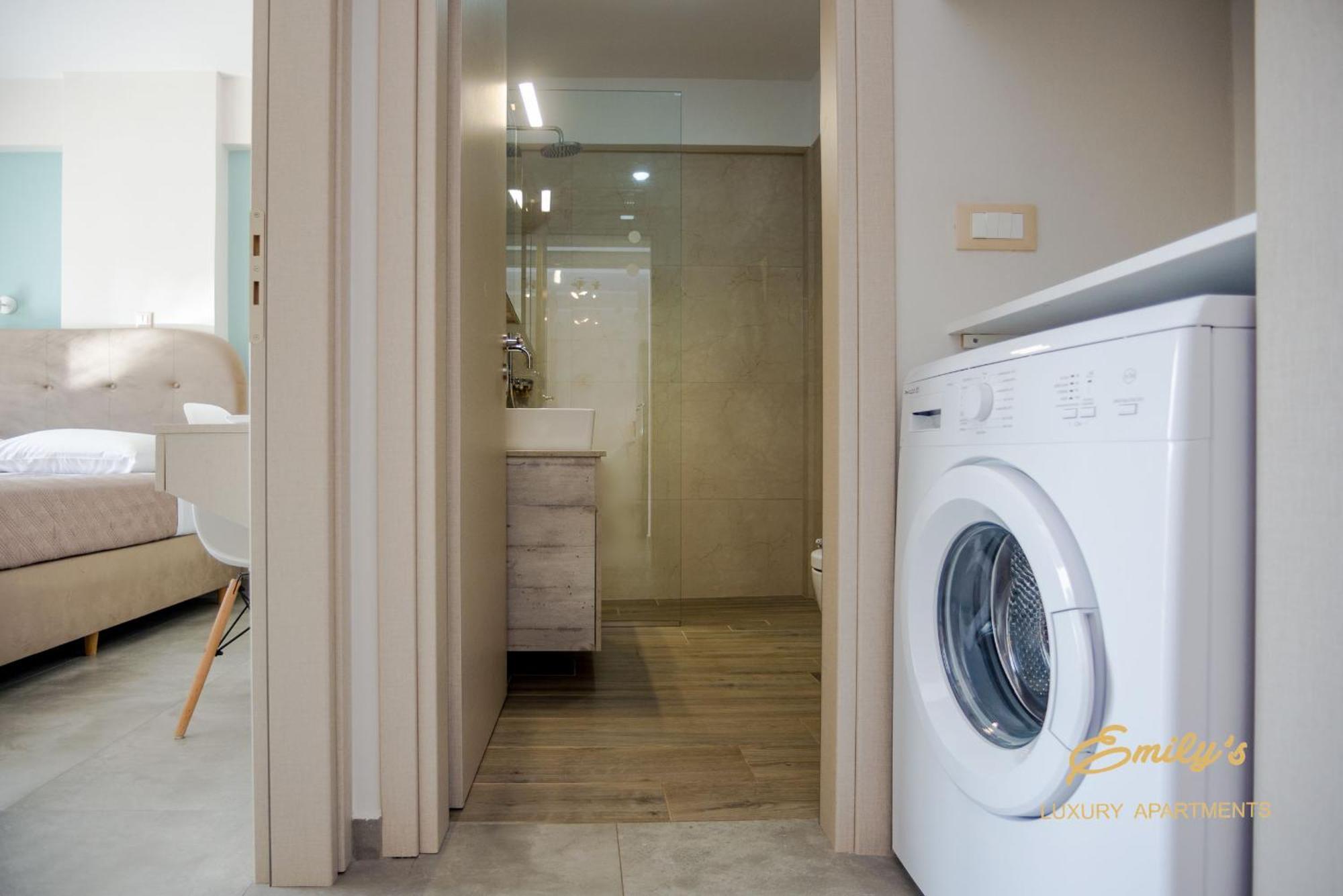 Emily'S Luxury Apartments Аргостолион Экстерьер фото